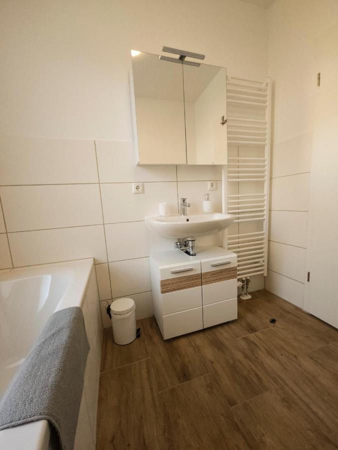 Schoene Ferienwohnung 78M2, 3 Schlafzimmer, 2 Baeder, Zentrumnah, 1Og Erfurt Ngoại thất bức ảnh